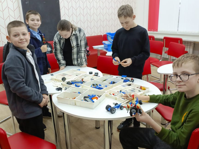 Занятие кружка "Легоконструирование".