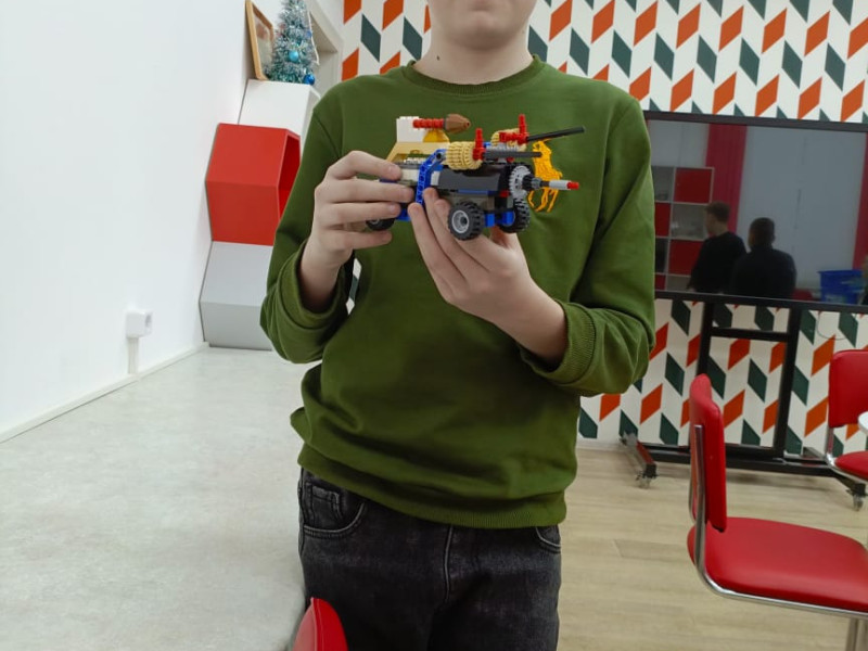 Занятие кружка "Легоконструирование".